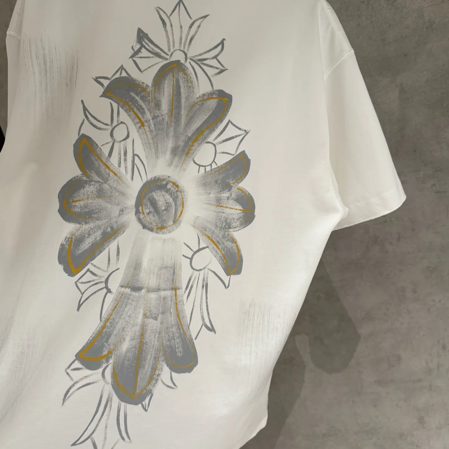 🅿️270 [Strict quality control] CH Crow Heart's new hand-painted T-shirt. Heavy 320g double yarn fabric. Washed twice. Four sides frayed. Heavy fabric. The neckline is made of icy Salona. Loose version. Deep, wide and stylish. No deformation or shrinkage. Three colors: black, white and gray. Size: M-2xl